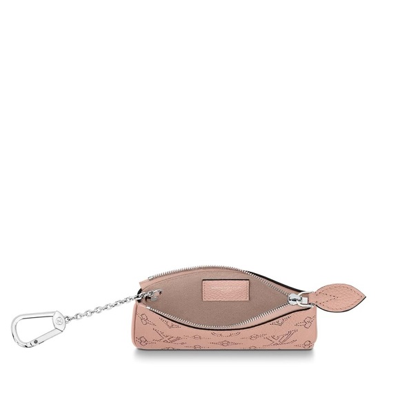 AUTHENTIC LV Key Pouch
PO.CLES MM MAHINA MAGNO
M69508 - Picture 3 of 10